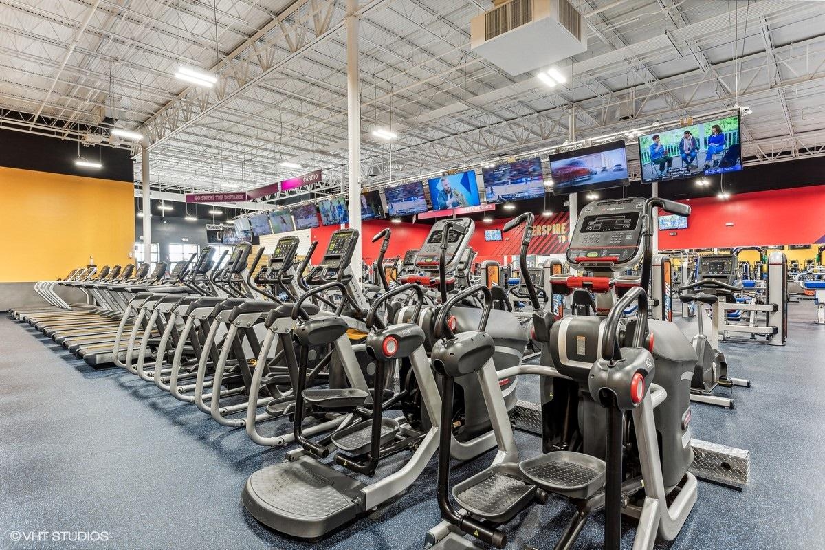 Crunch Fitness - Hixson Image