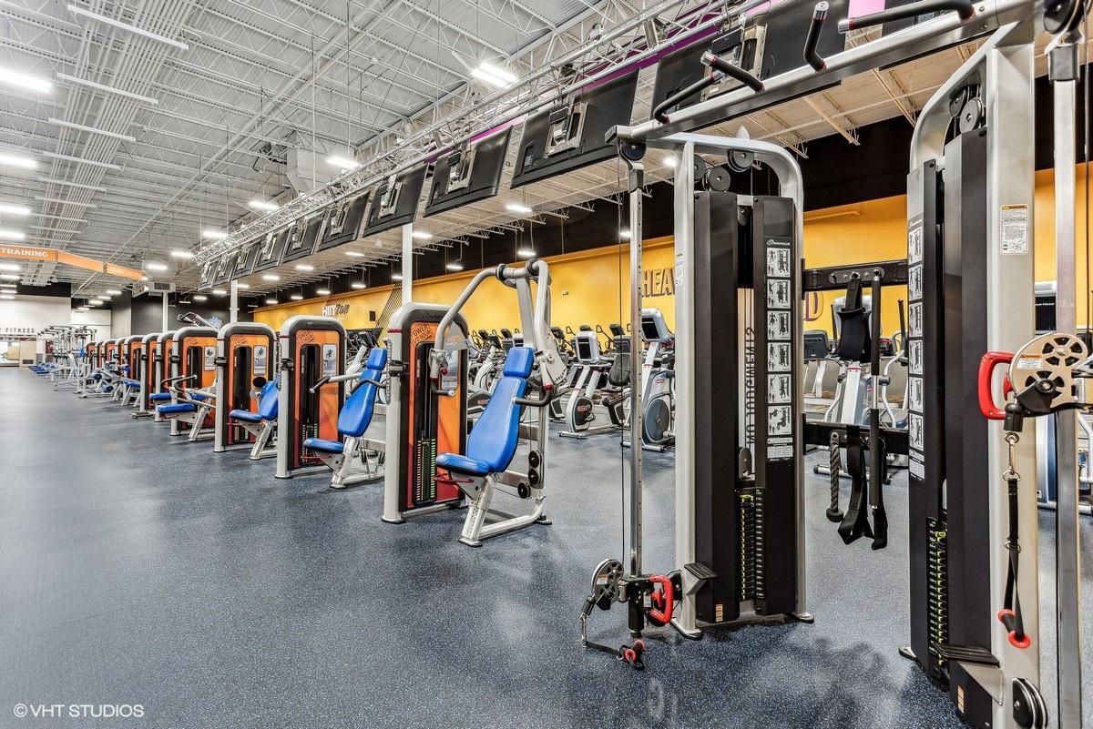 Crunch Fitness - Hixson Image