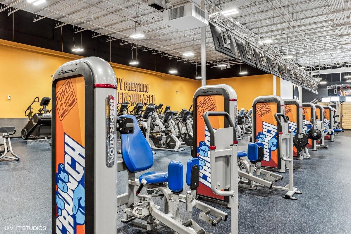 Crunch Fitness - Hixson Image