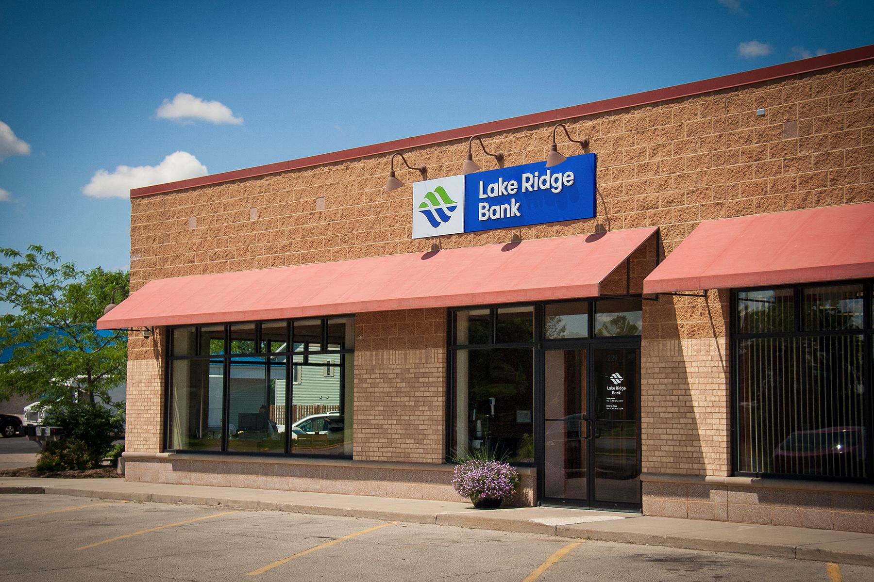 Lake Ridge Bank Logo