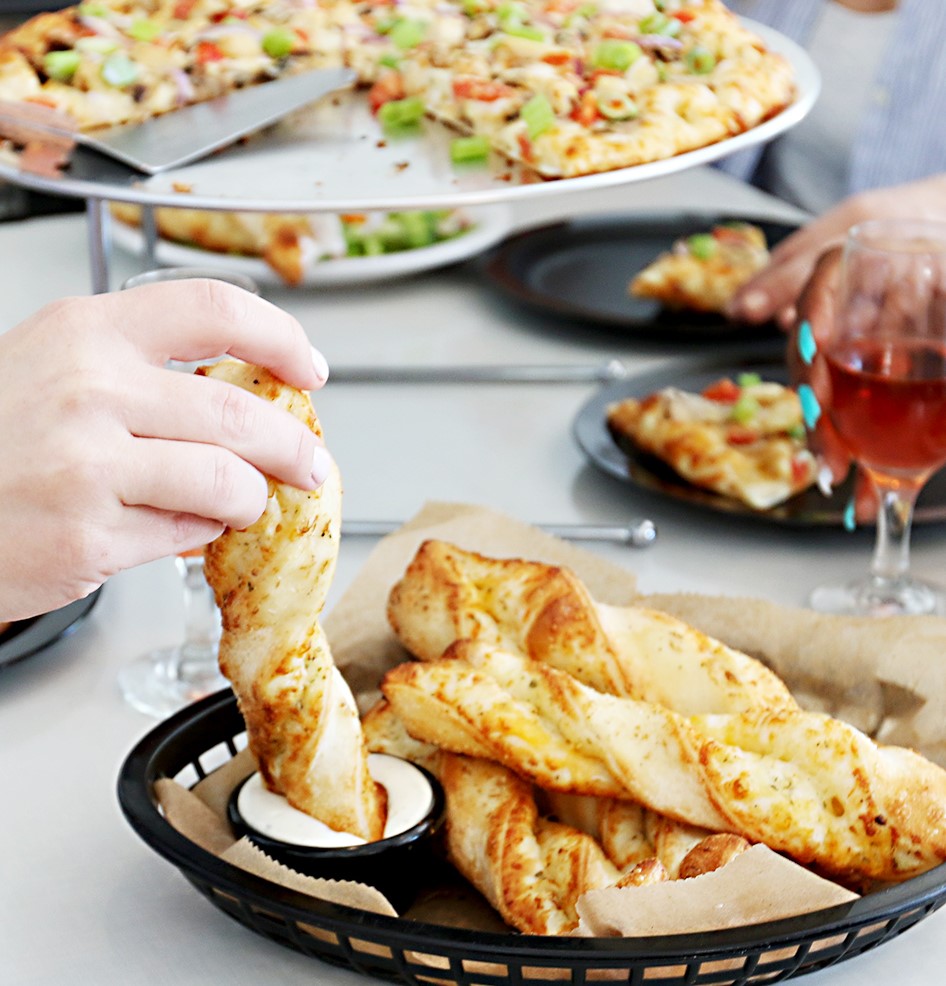 Round Table Pizza Image