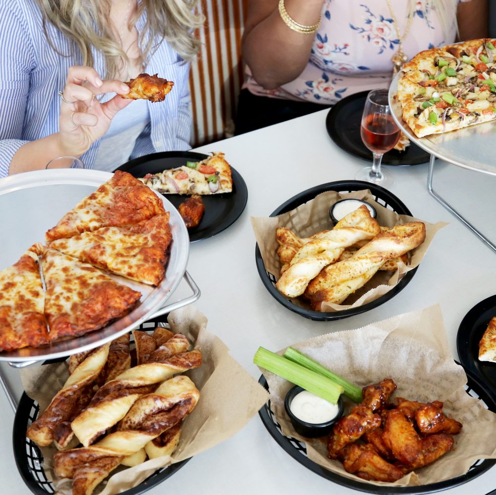Round Table Pizza Image