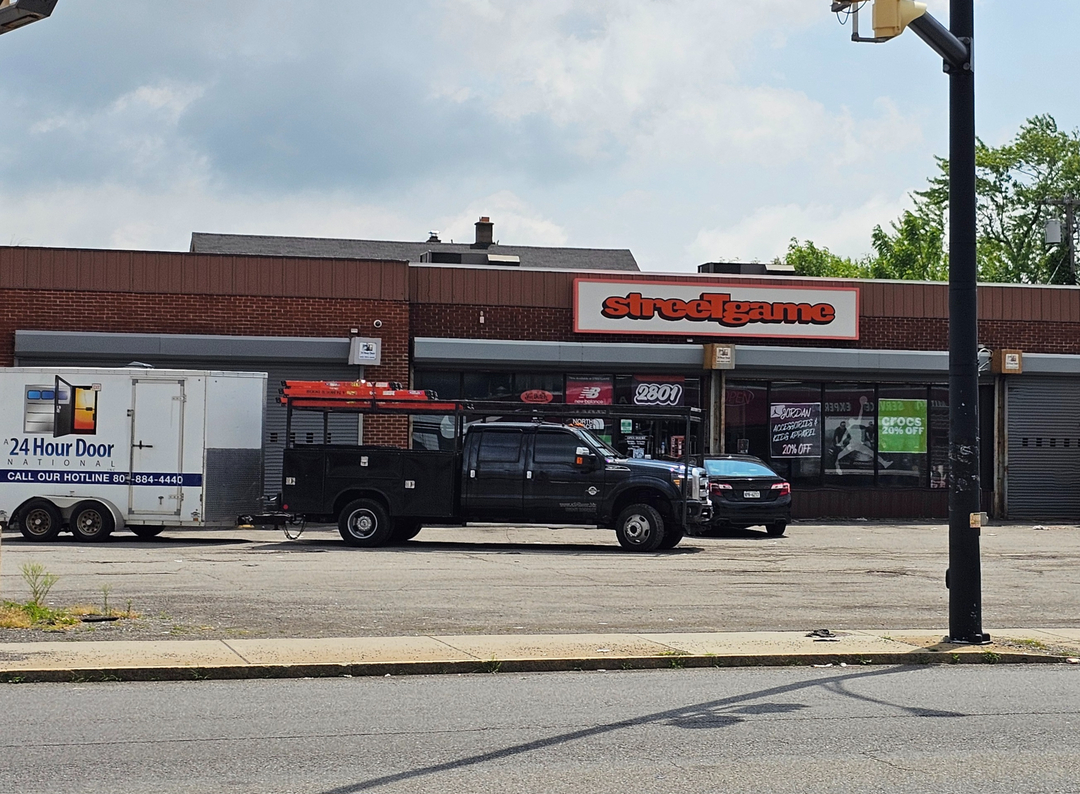 A-24 Hour Door National Inc Image