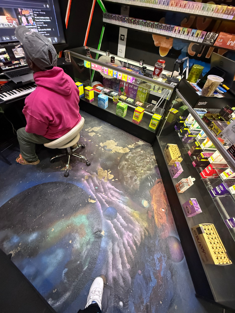 333 Smokeshop Dallas Logo