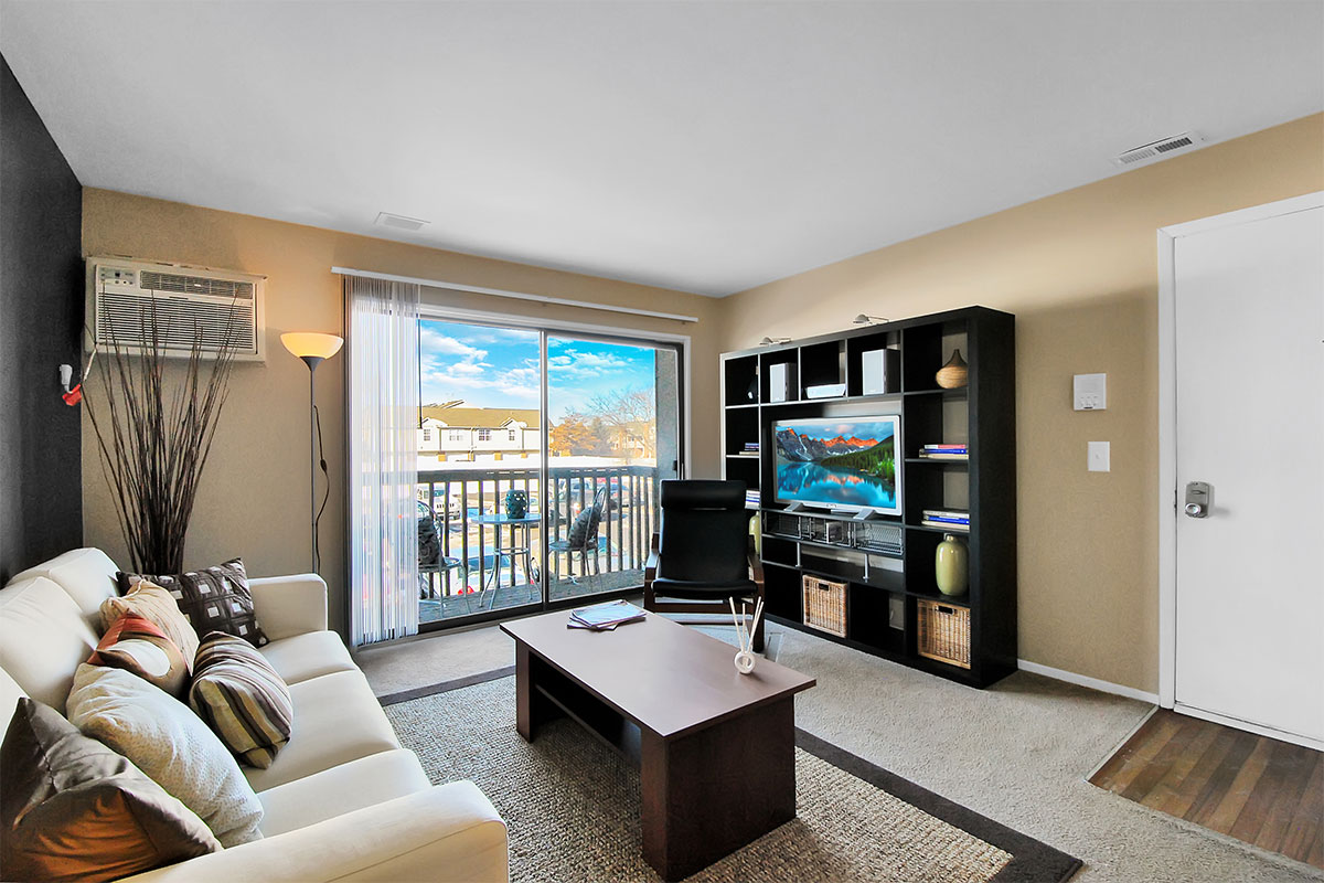 Carlyle Place - Clinton Township, MI