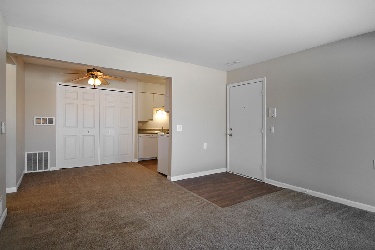 Carlyle Place - Clinton Township, MI
