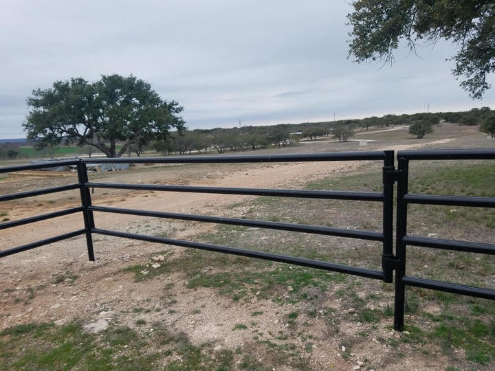 Frank Valdez Fencing Image