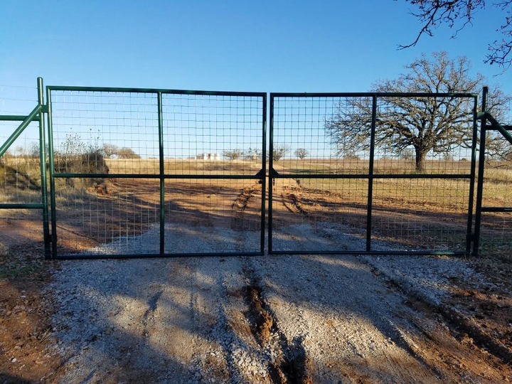 Frank Valdez Fencing Image