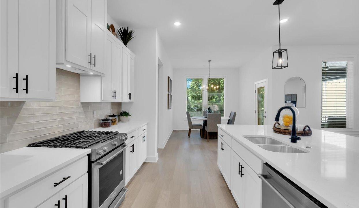 Henderson Park by D.R. Horton Logo