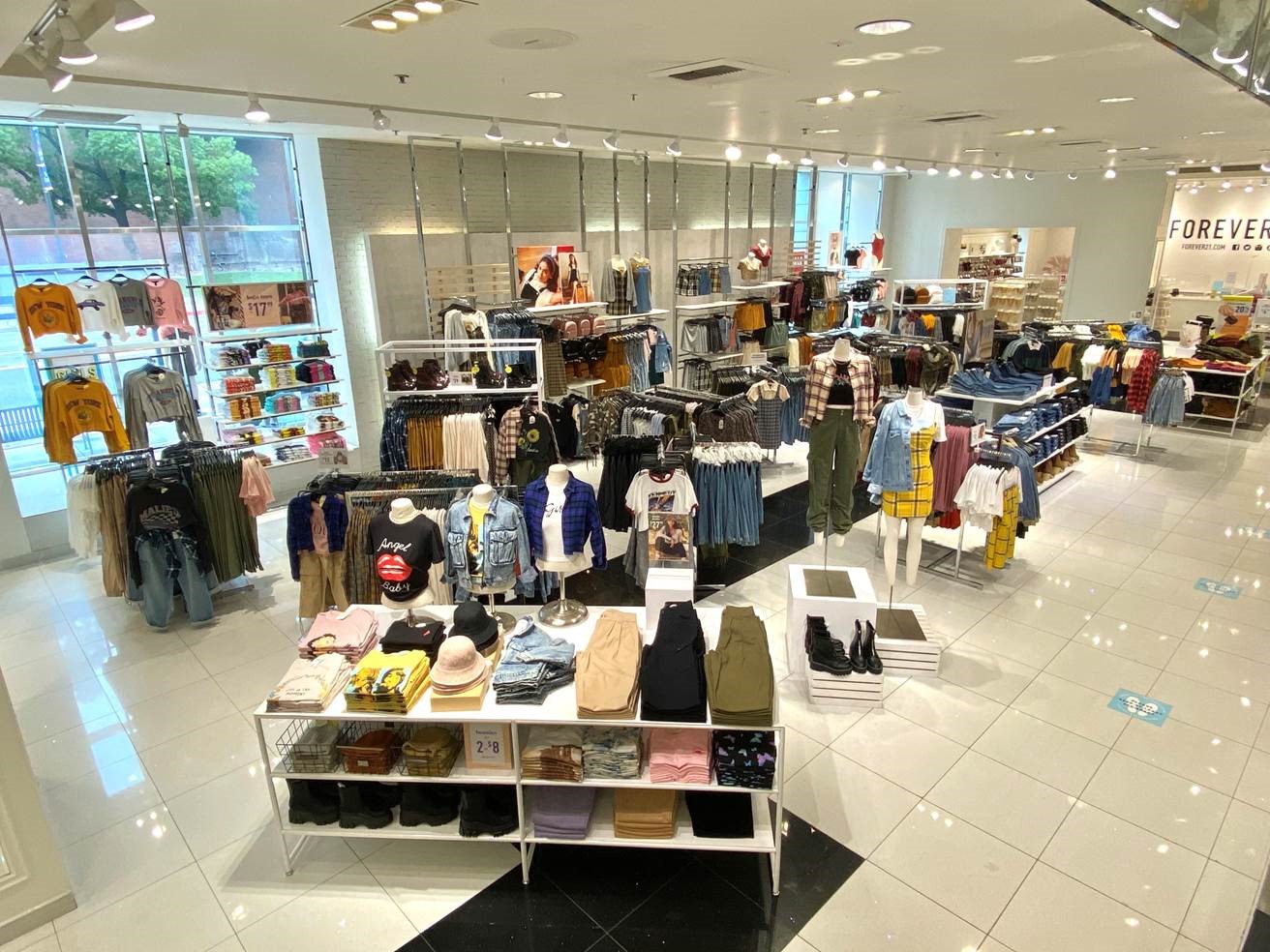 Forever 21 - CLOSED, 4200 Conroy Rd, Ste 206, Orlando, FL 32839, US -  MapQuest, image size:1312x984