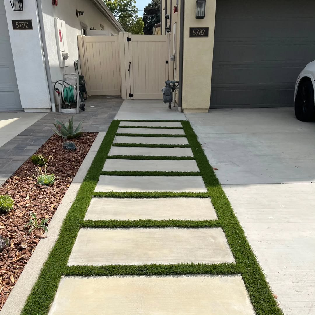 Seamless Construction Inc Logo