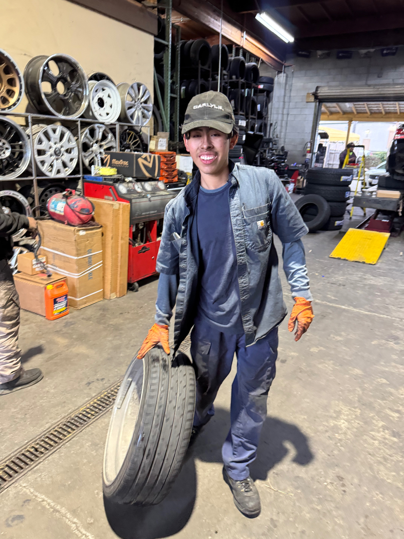 Calderon Brothers Tires Image