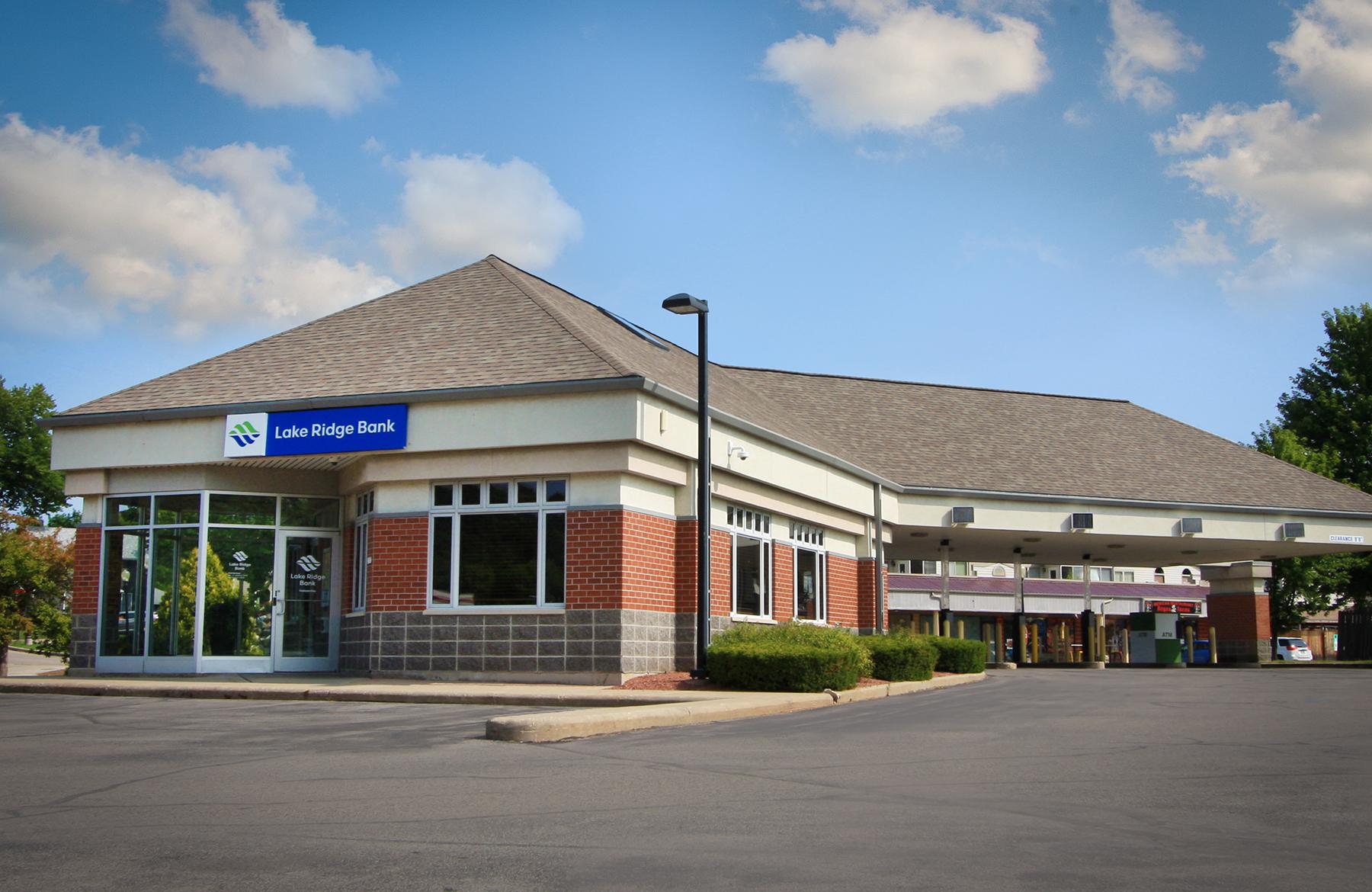 Lake Ridge Bank Logo