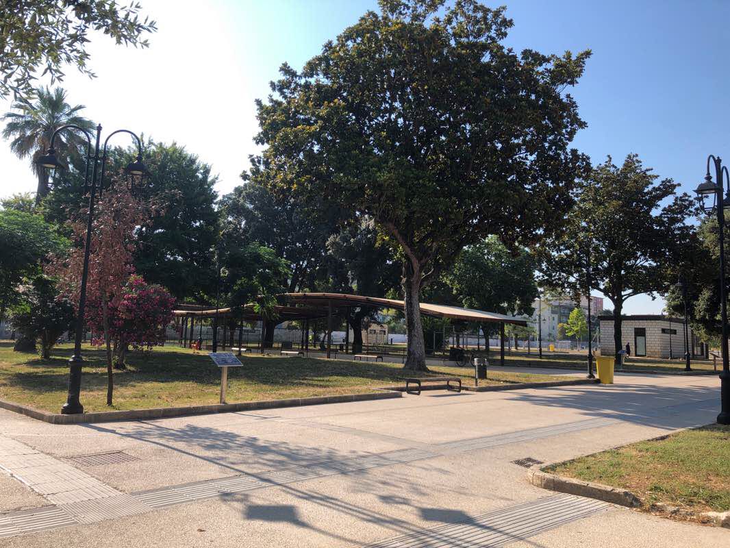 walking near me in Parco Pozzi in winter