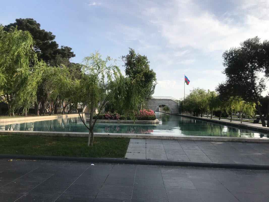 walking near me in Mərkəzi Park in winter
