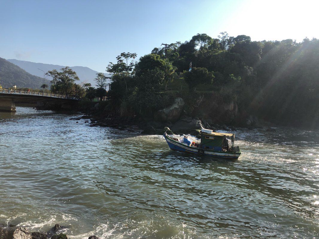 walking near me in Praça da Baleia in summer