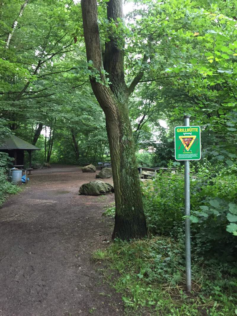 walking near me in Schlosspark Paffendorf in winter
