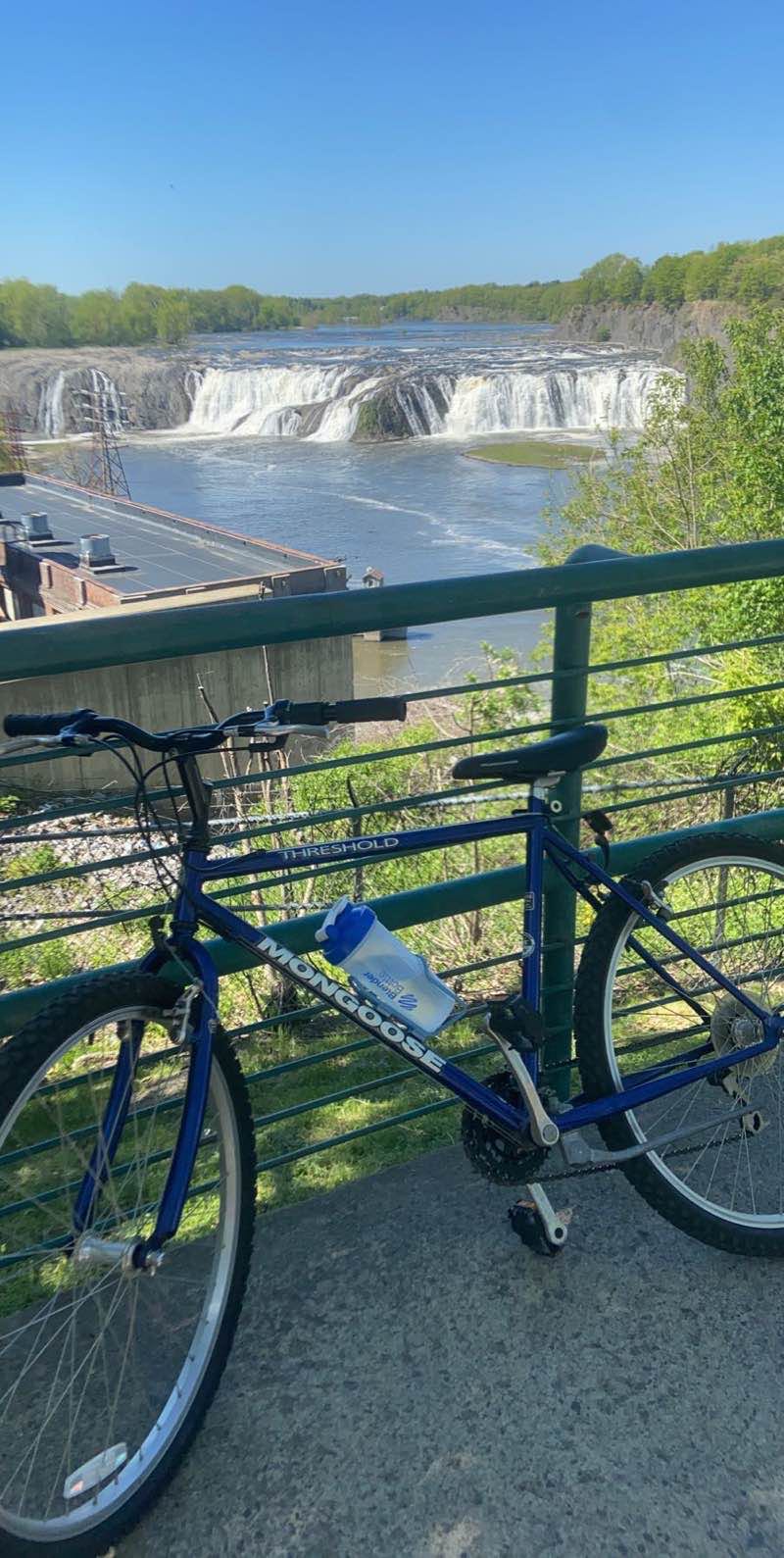 walking near me in Cohoes Falls View Park in winter