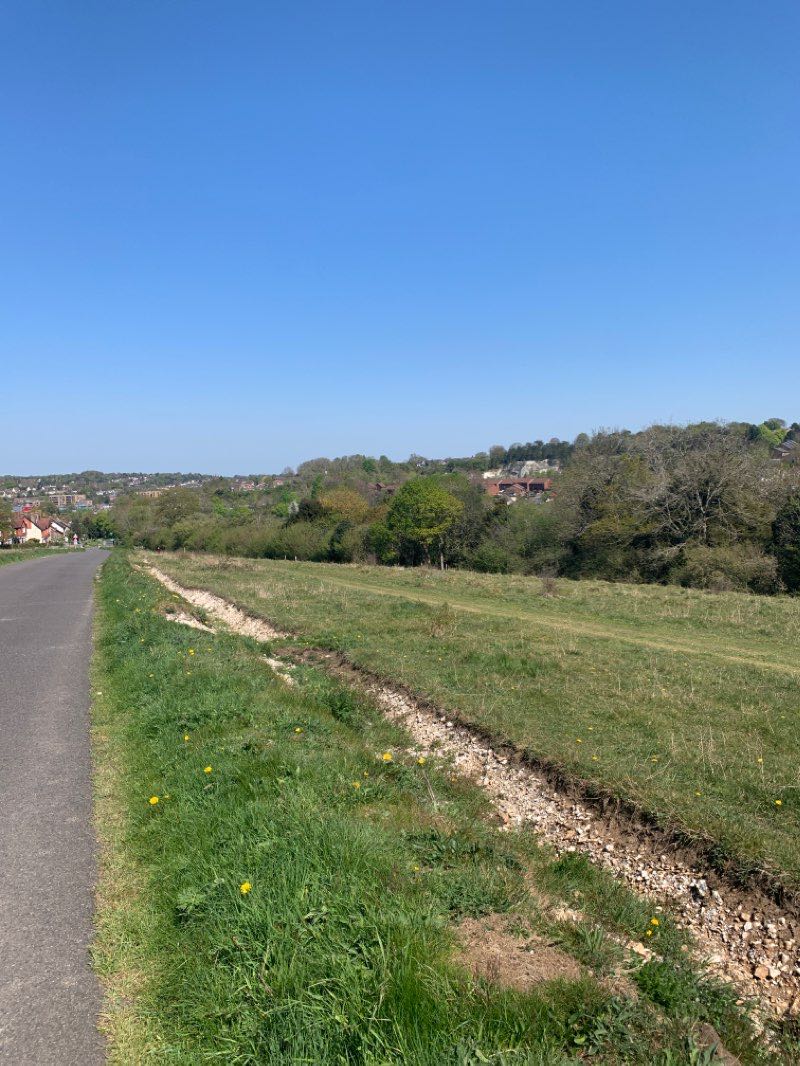 walking near me in Coulsdon Memorial Ground in winter