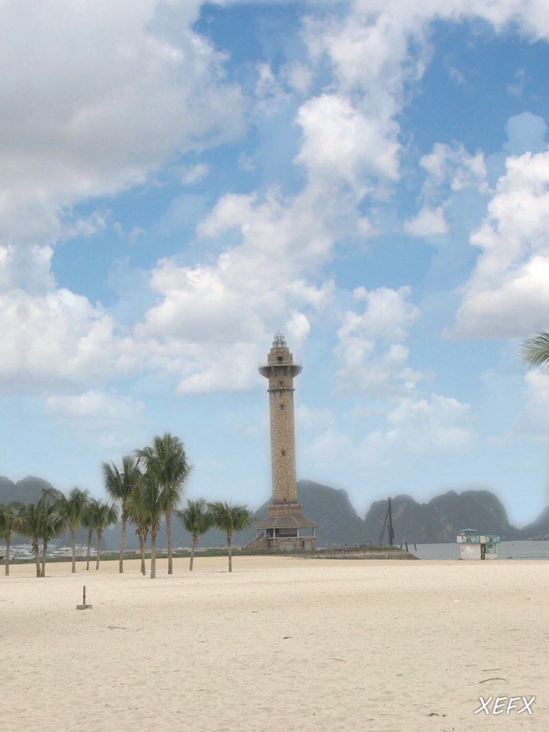 walking near me in Sunshine Square in winter