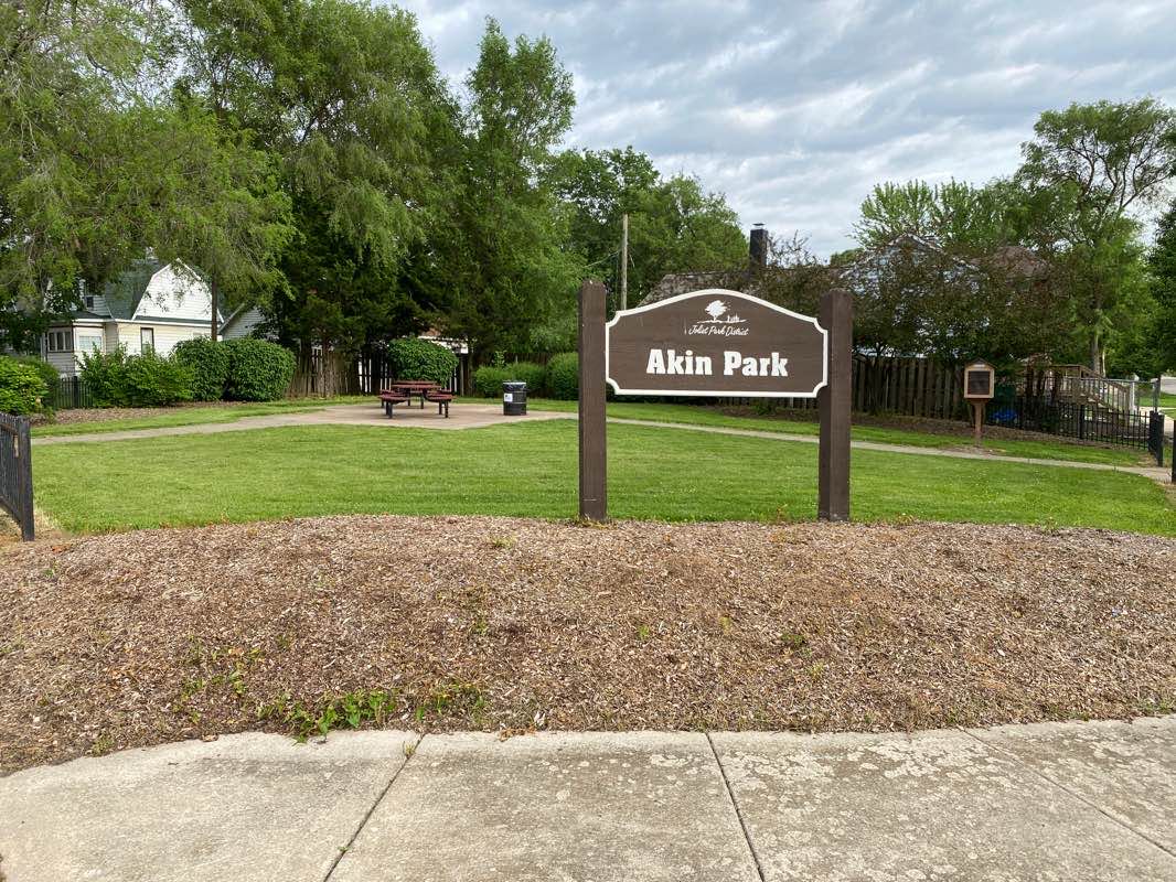 walking near me in Karen Springs Park in winter