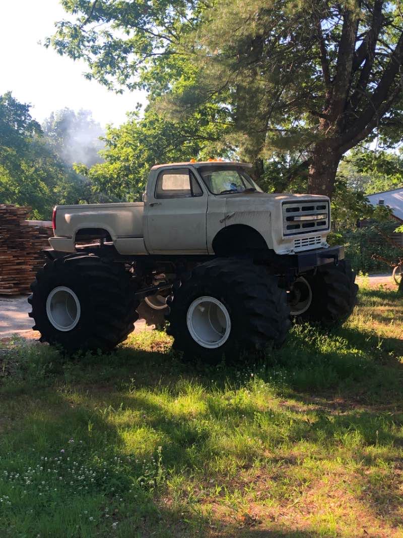 walking near me in Veterans Memorial Park in winter