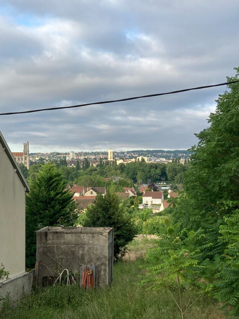 walking near me in Château des Célestins in winter