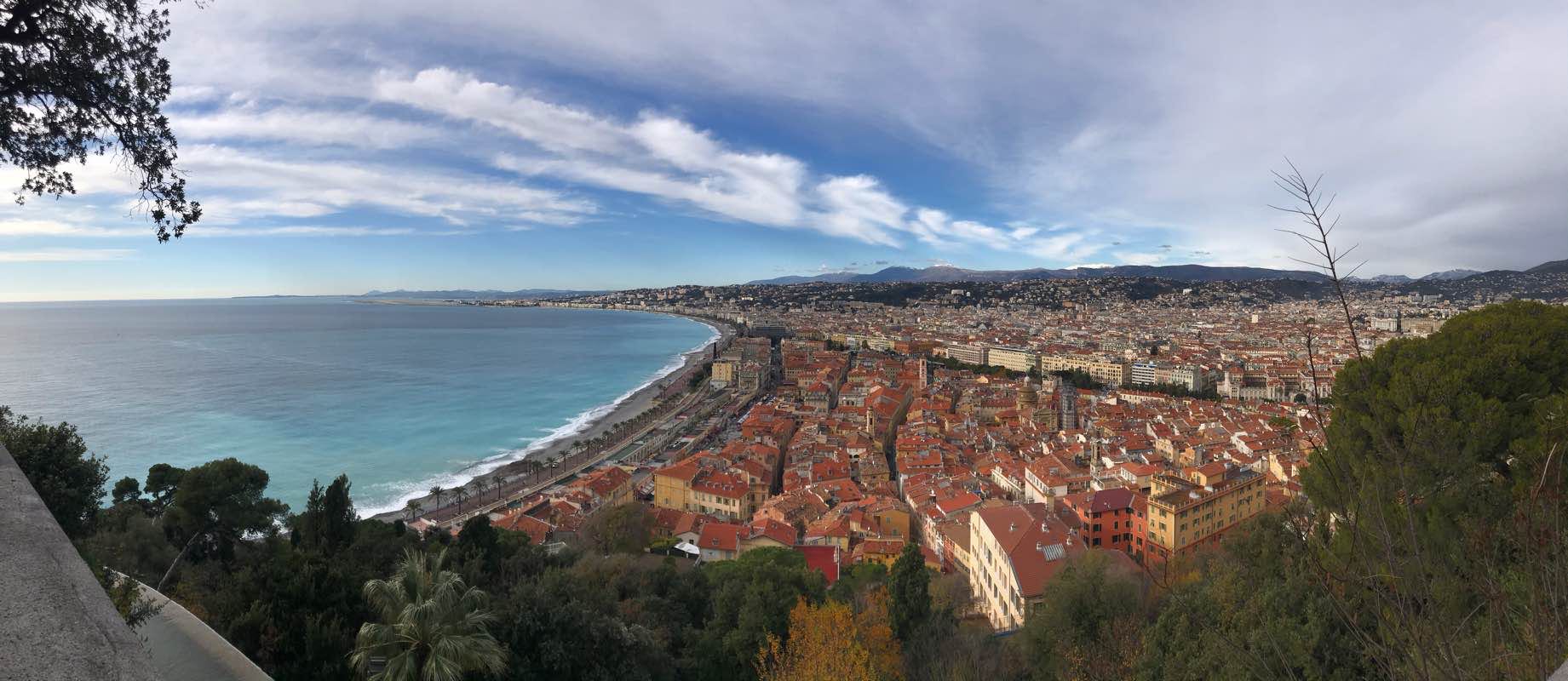 walking near me in Parc Valrose - Montebello in winter