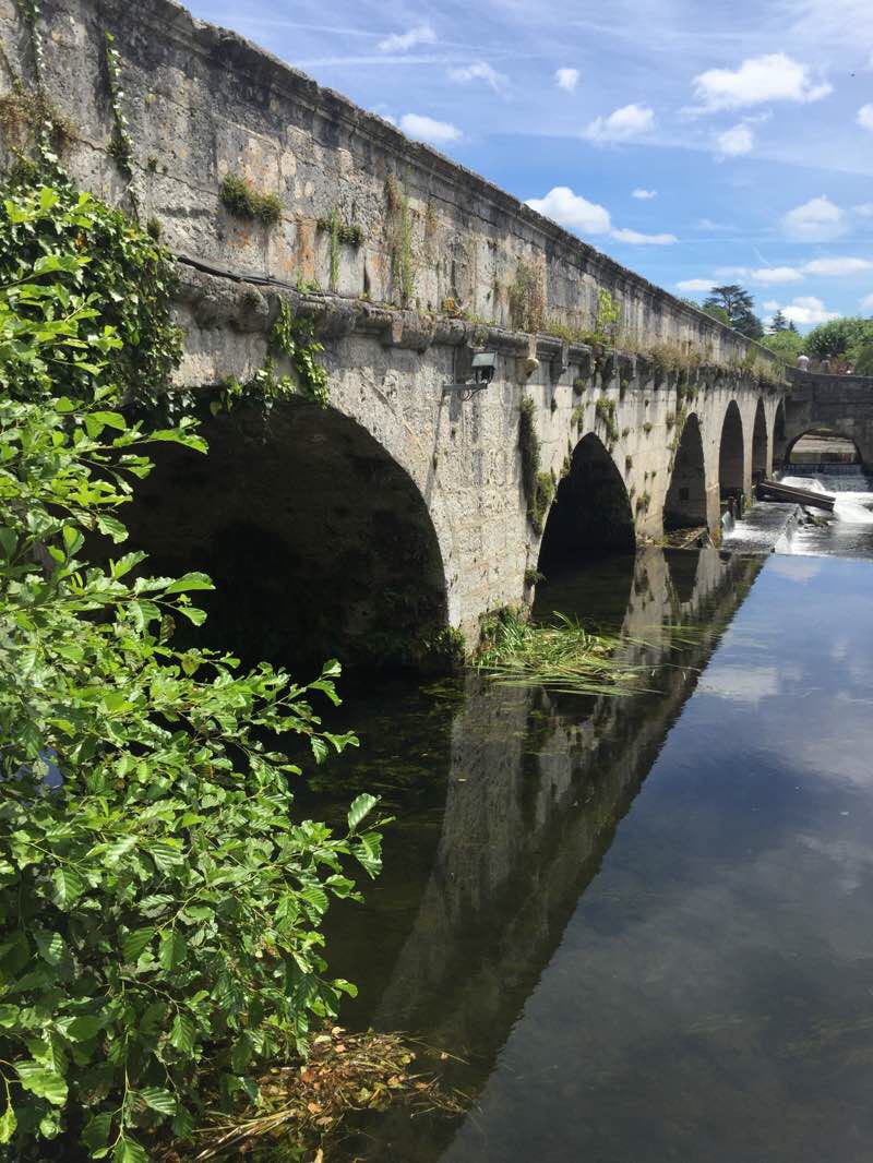 walking near me in Sanctuaire Notre-Dame d'Arliquet in winter