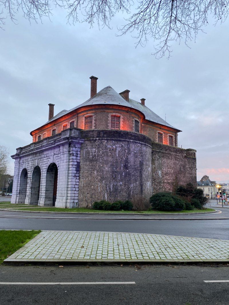 walking near me in Jardin de la Tour des Dames in winter
