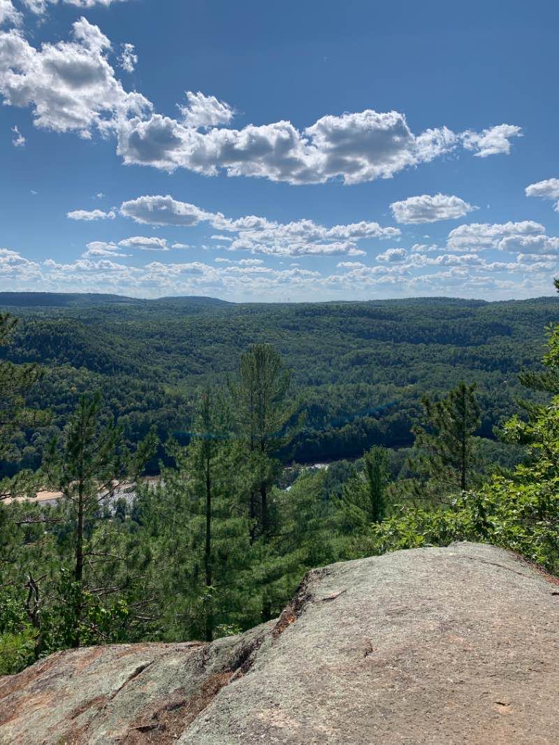 walking near me in Parc d’escalade et de randonnée de la Montagne d’Argent in winter
