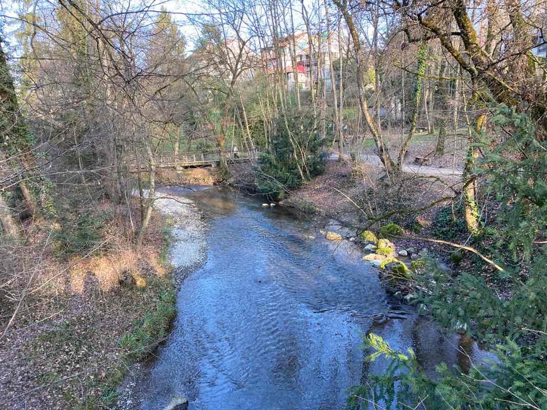walking near me in Parc Bernasconi in winter