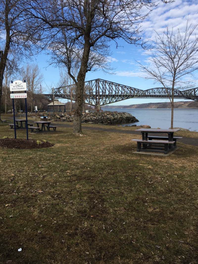 walking near me in Parc du Carrefour in winter