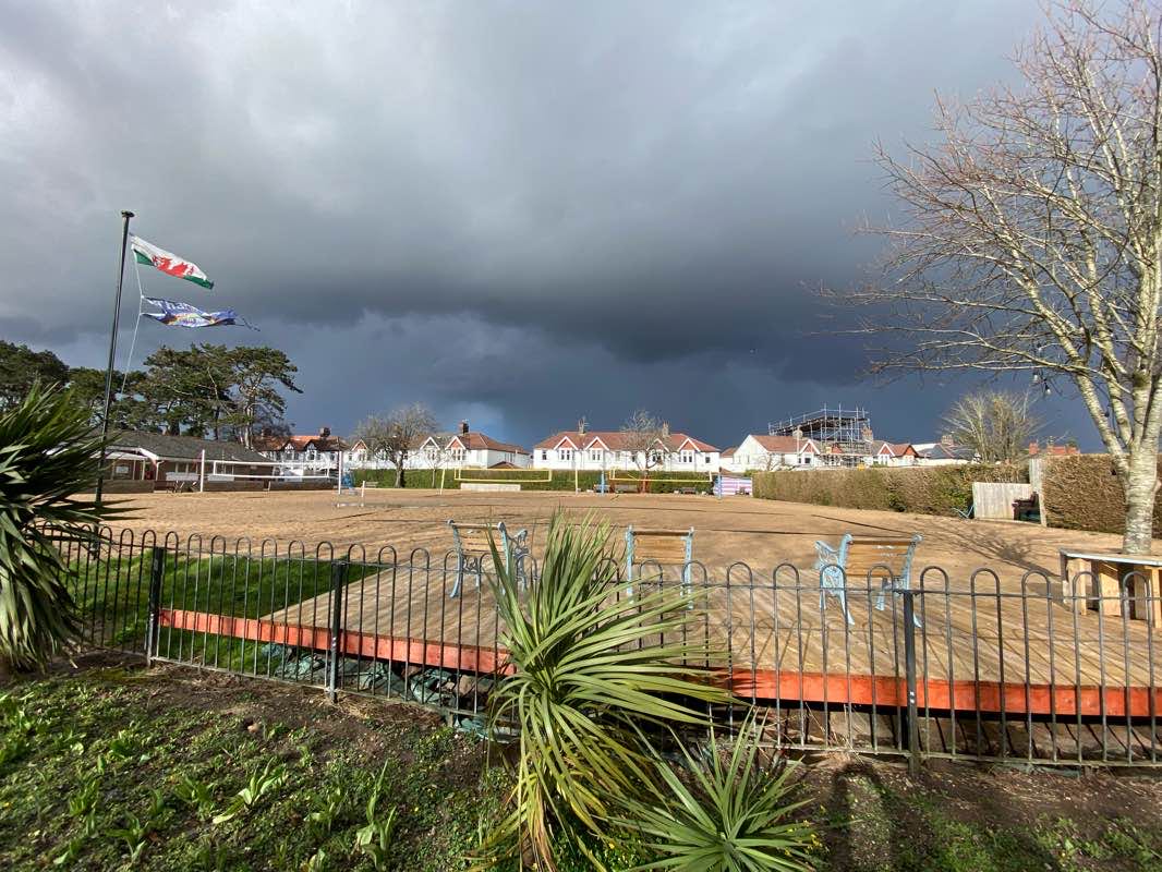 walking near me in Thompson's Park in winter