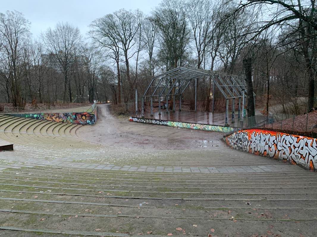 walking near me in Mølleparken in winter