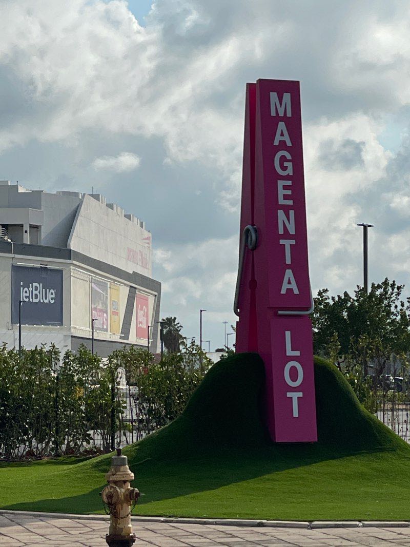 walking near me in Parque Centro de Convenciones in winter