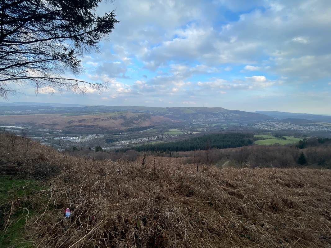 walking near me in Parc Abercynon in winter