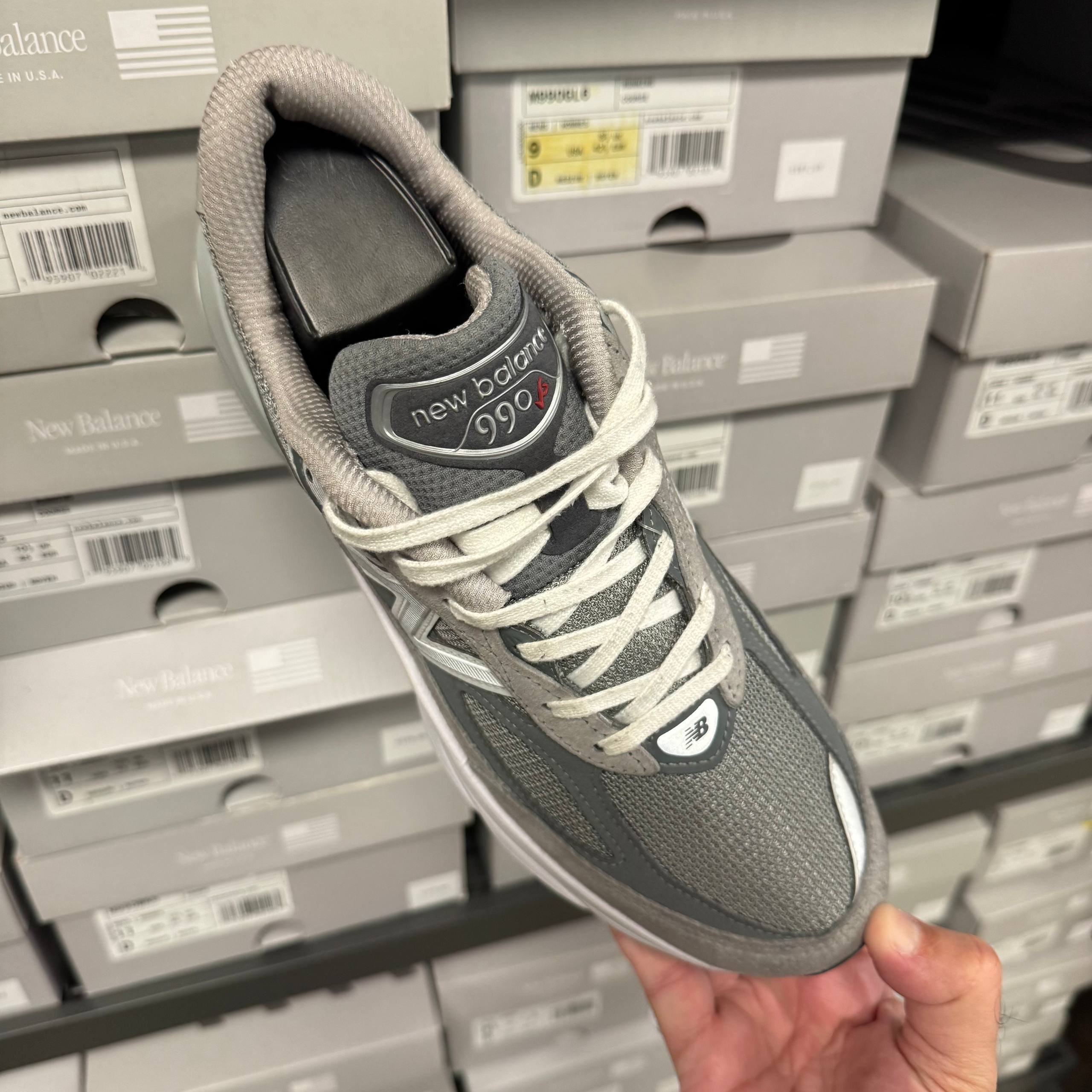 990