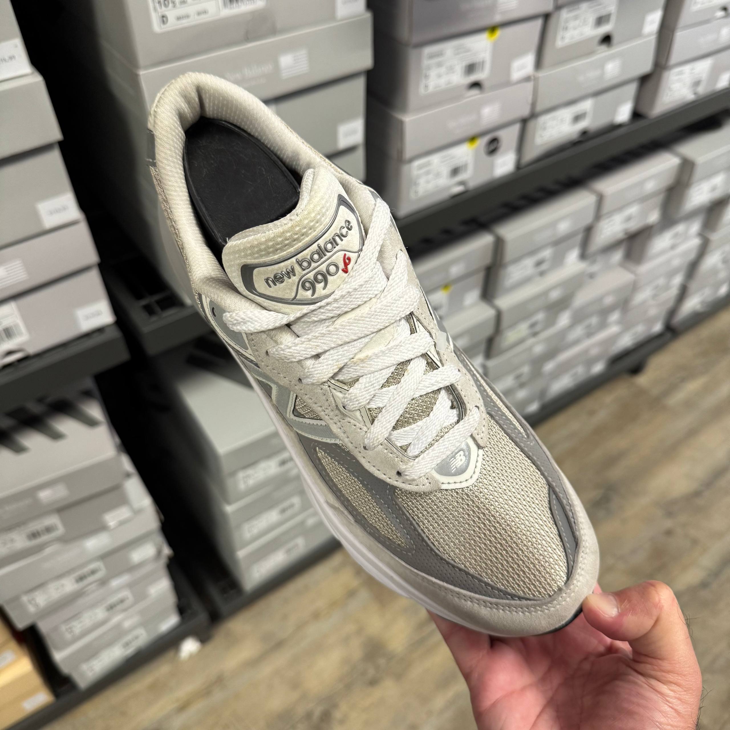 990