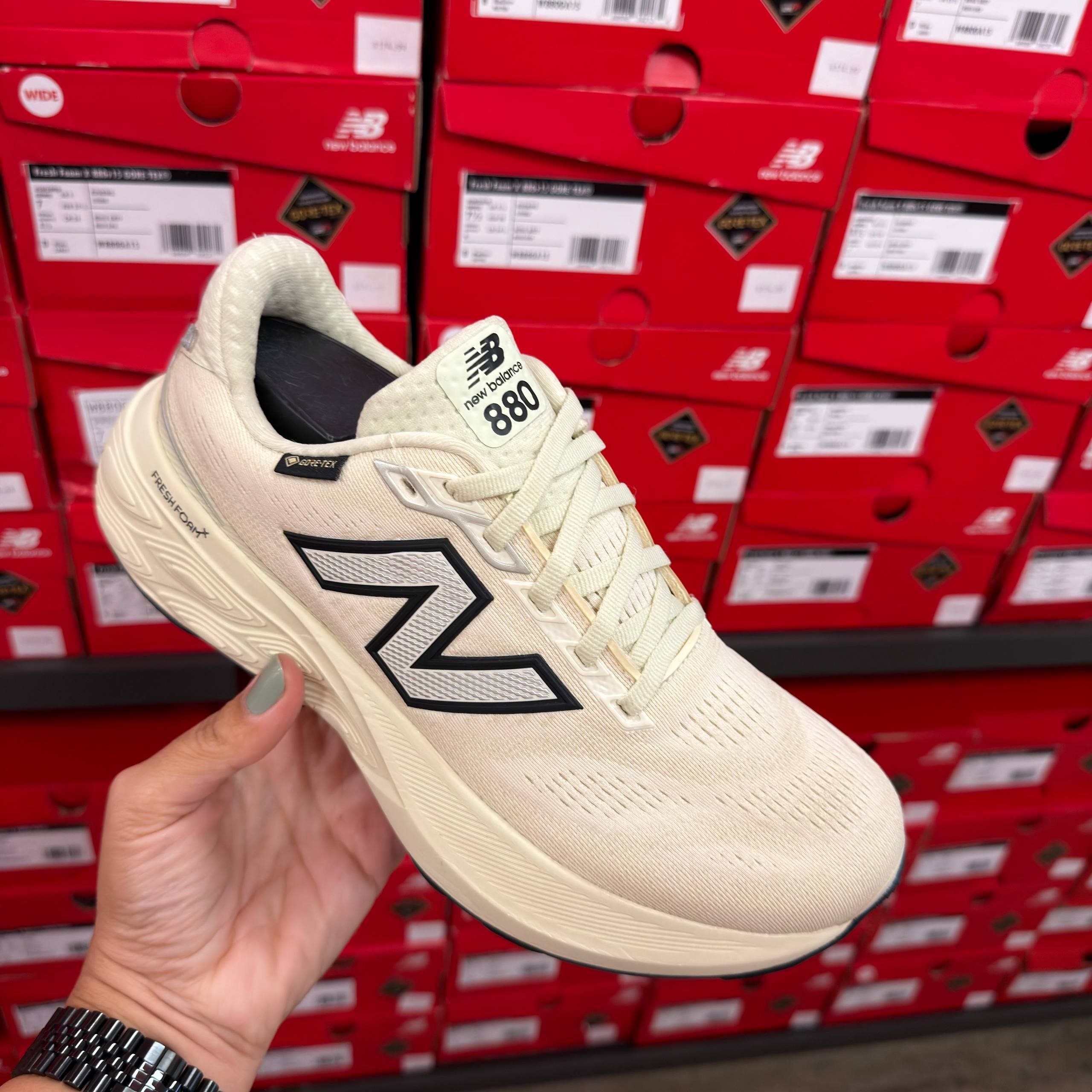 FRESH FOAM  X 880 V15 GORE TEX  - NECESSÁRIO A COMPRA DE + 1 TÊNIS PARA ATIVAR O DESCONTO