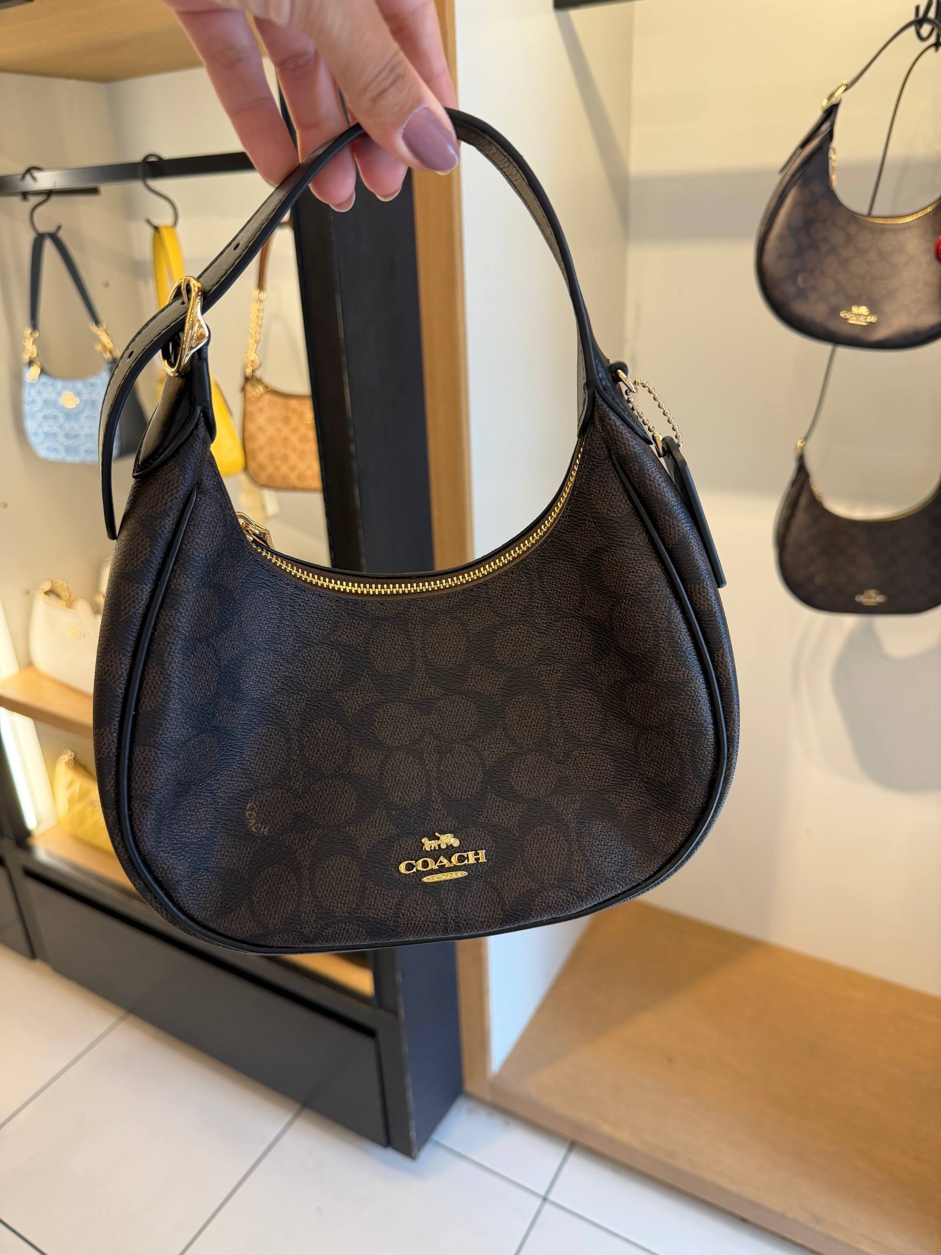 BOLSA DE OMBRO COM ALÇA EXTRA
