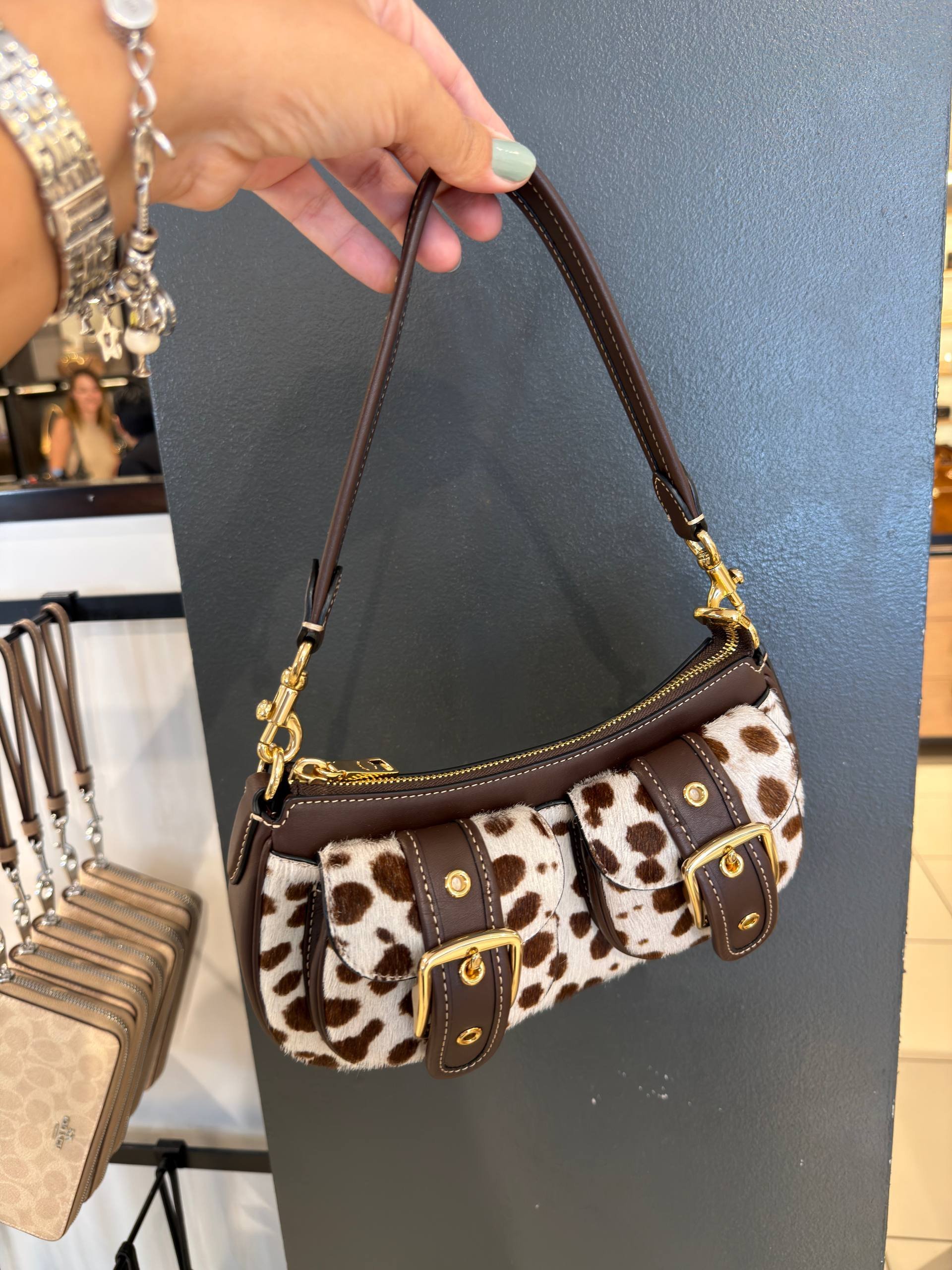 BOLSA DE OMBRO COM ALÇA EXTRA