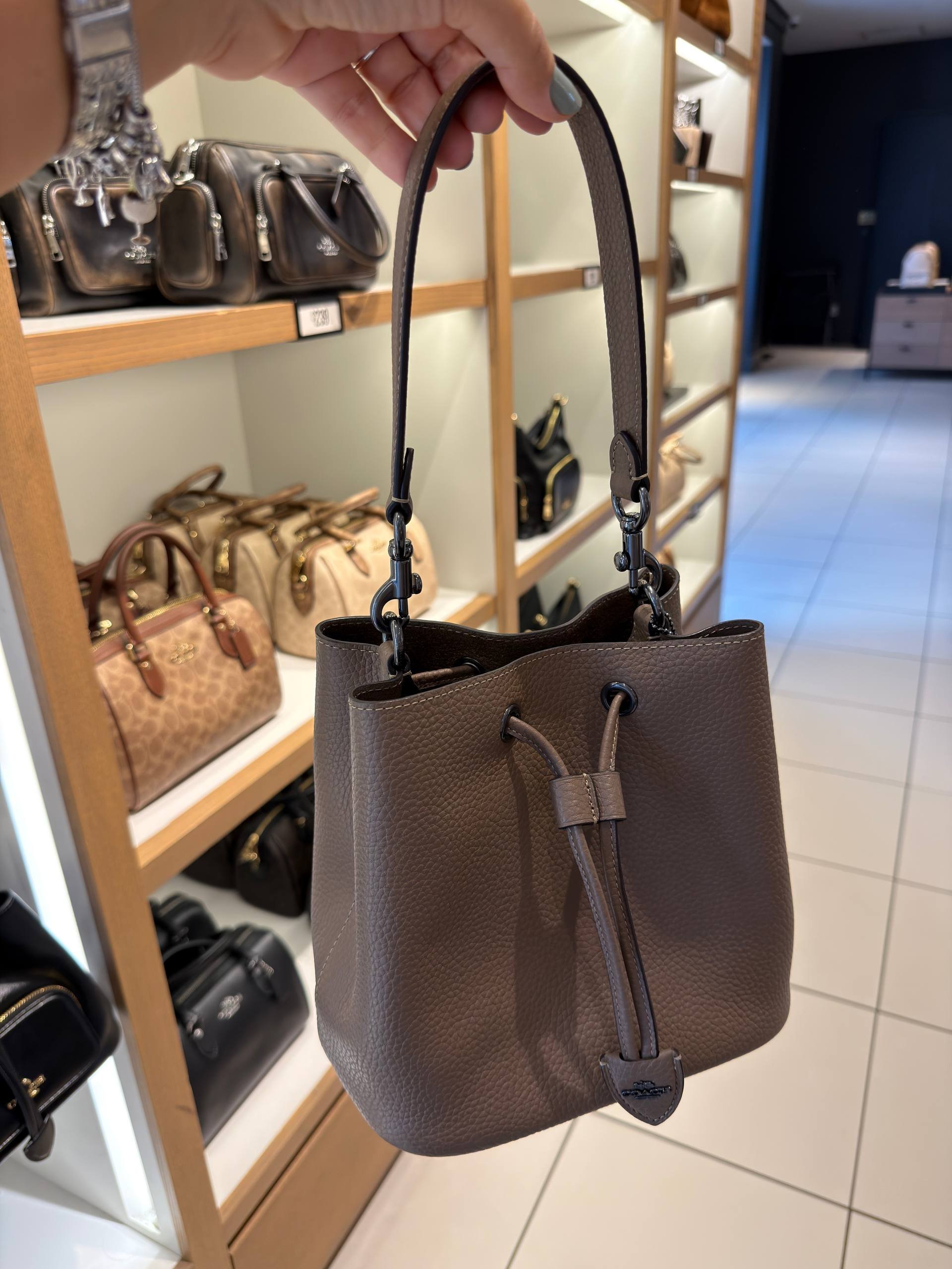 BOLSA DE OMBRO COM ALÇA EXTRA