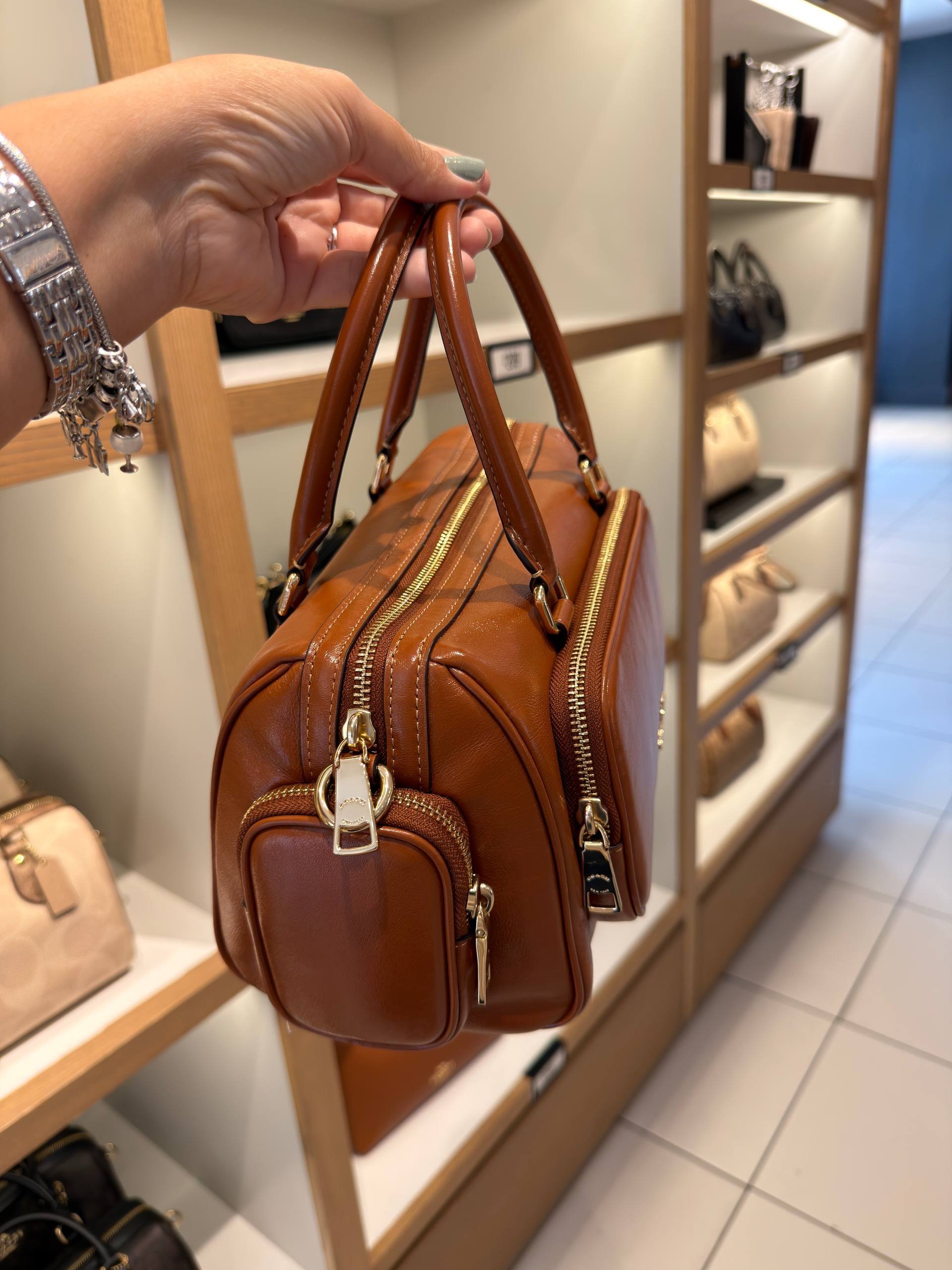 BOLSA DE OMBRO COM ALÇA EXTRA