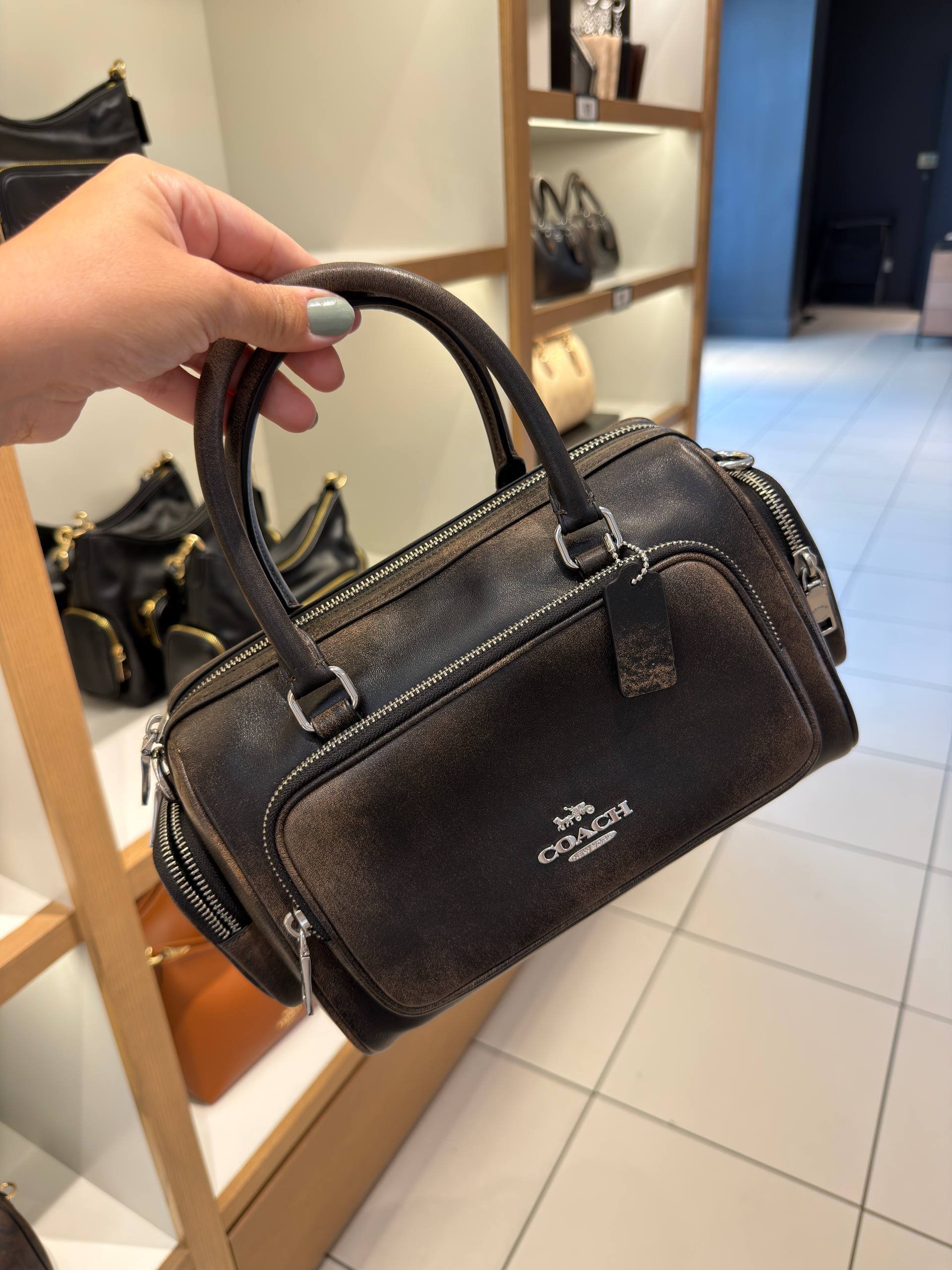 BOLSA DE OMBRO COM ALÇA EXTRA