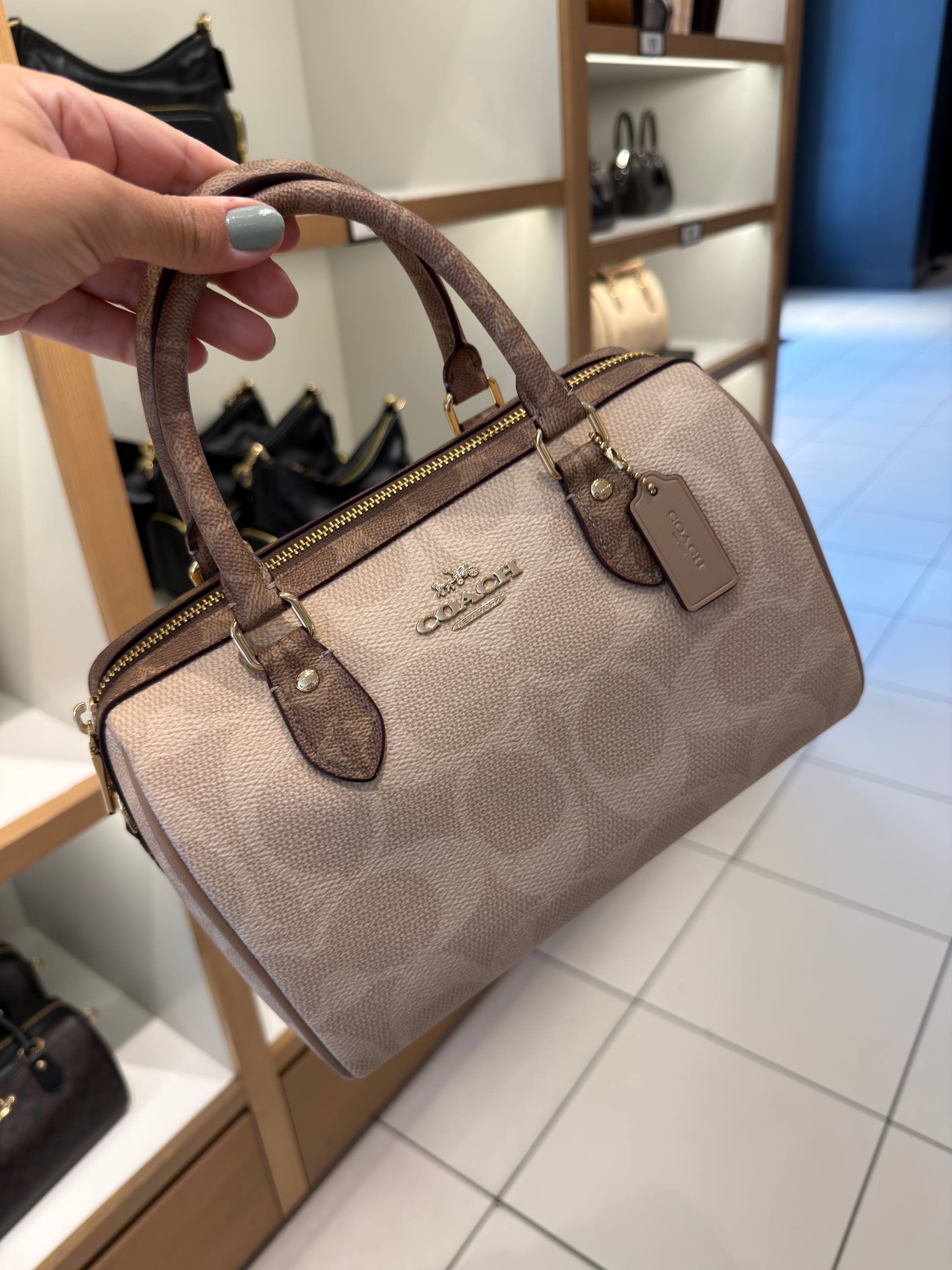 BOLSA DE MÃO COM ALÇA EXTRA