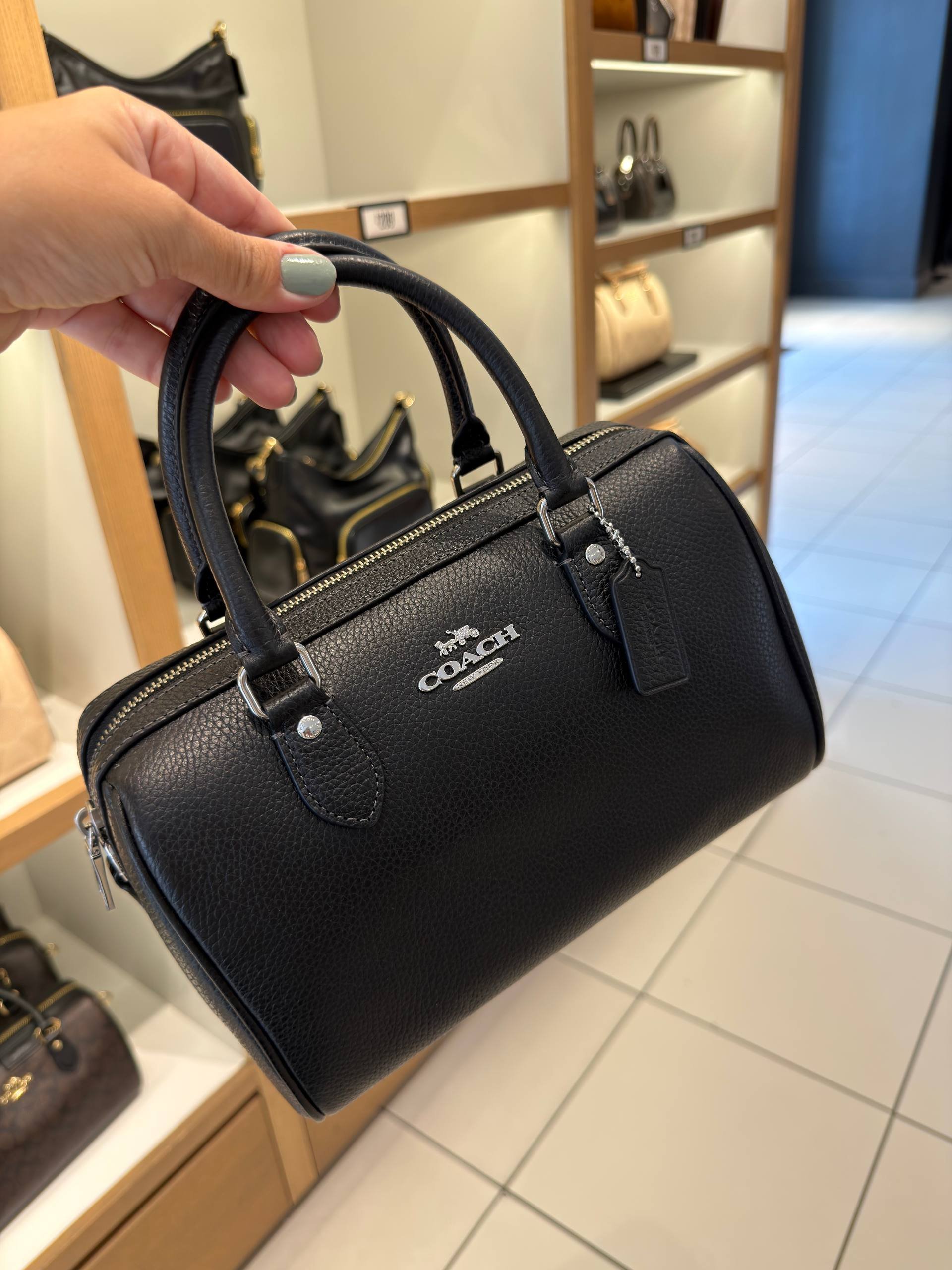 BOLSA DE MÃO COM ALÇA EXTRA