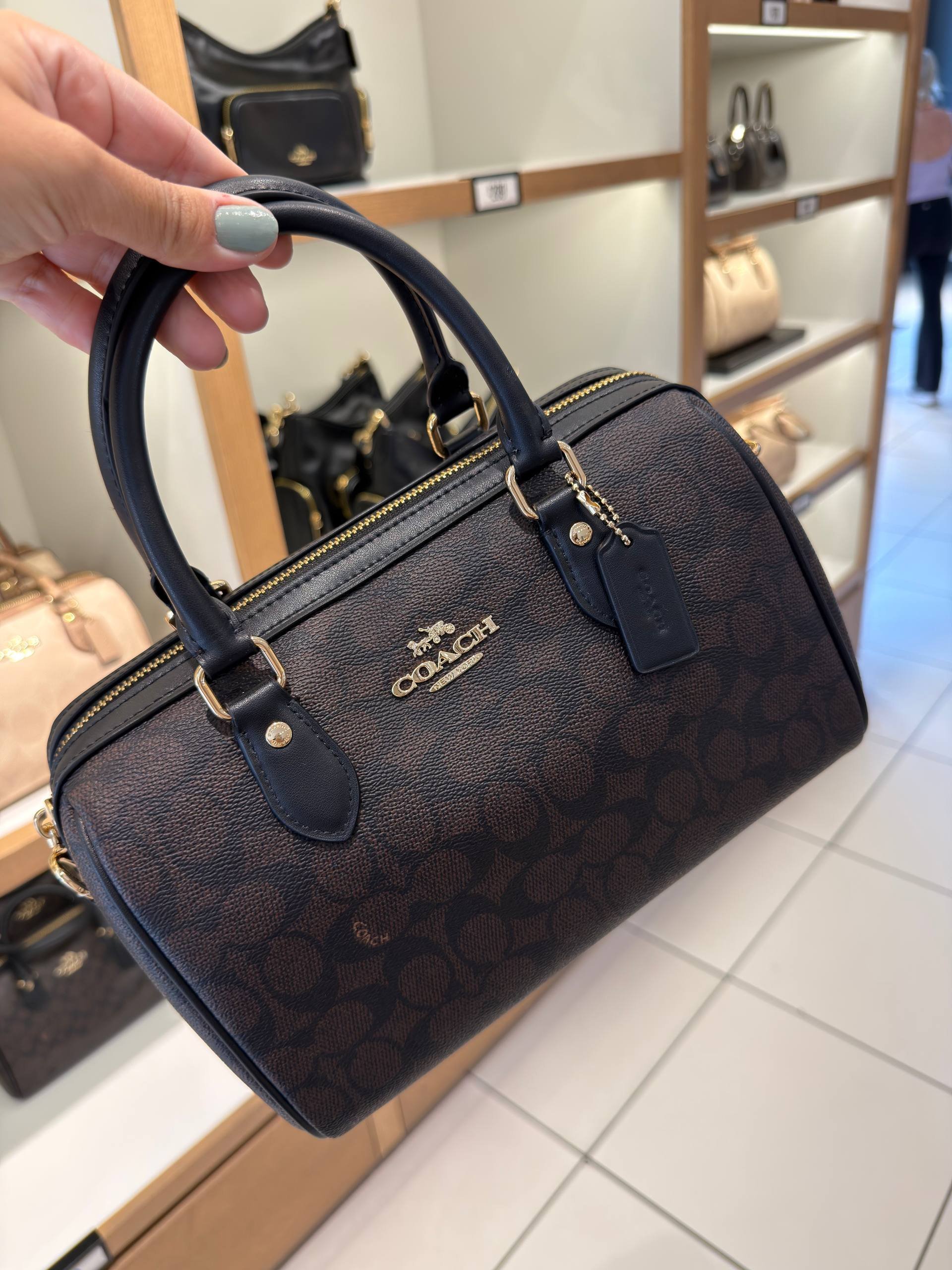 BOLSA DE MÃO COM ALÇA EXTRA