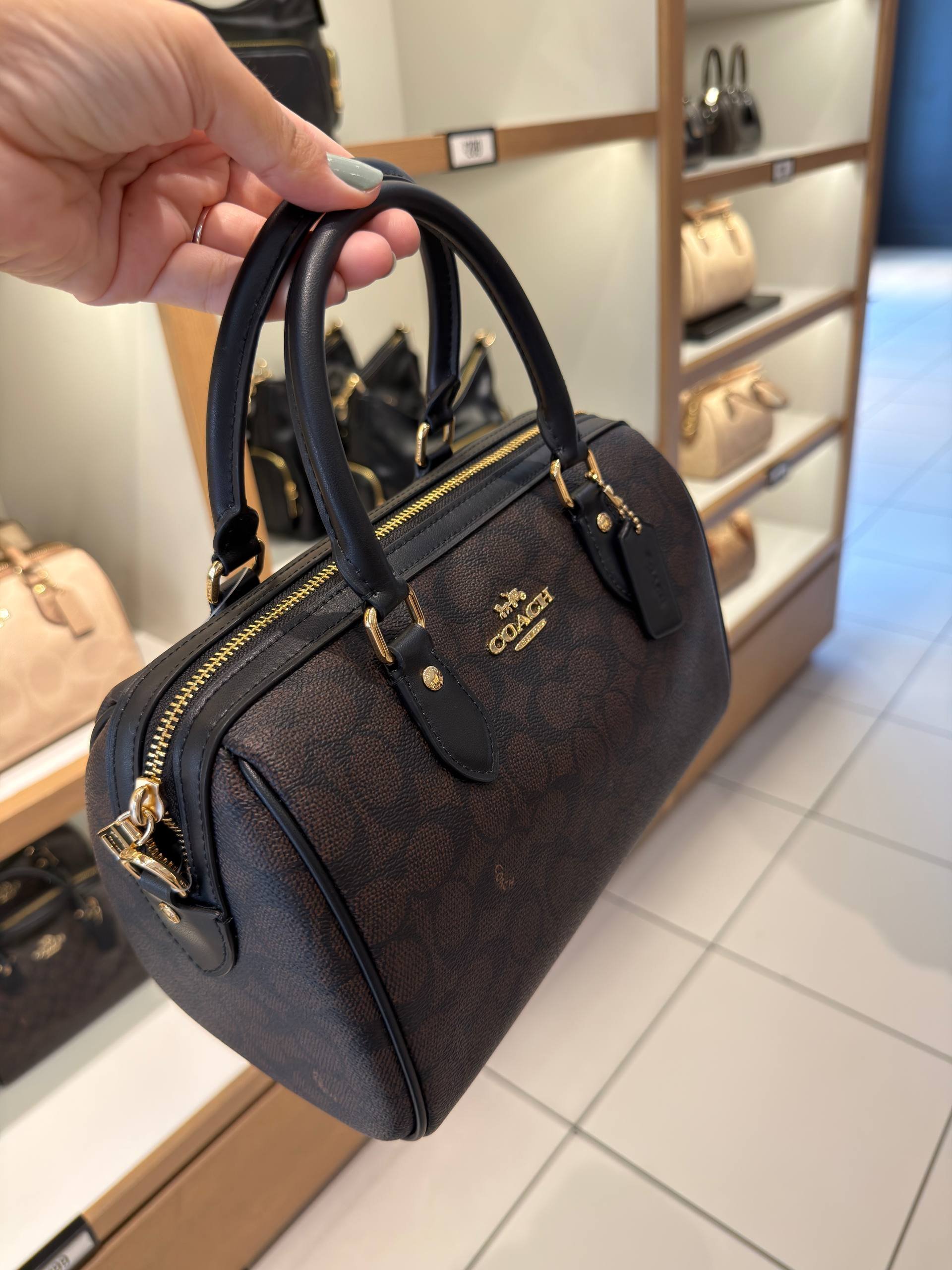 BOLSA DE MÃO COM ALÇA EXTRA