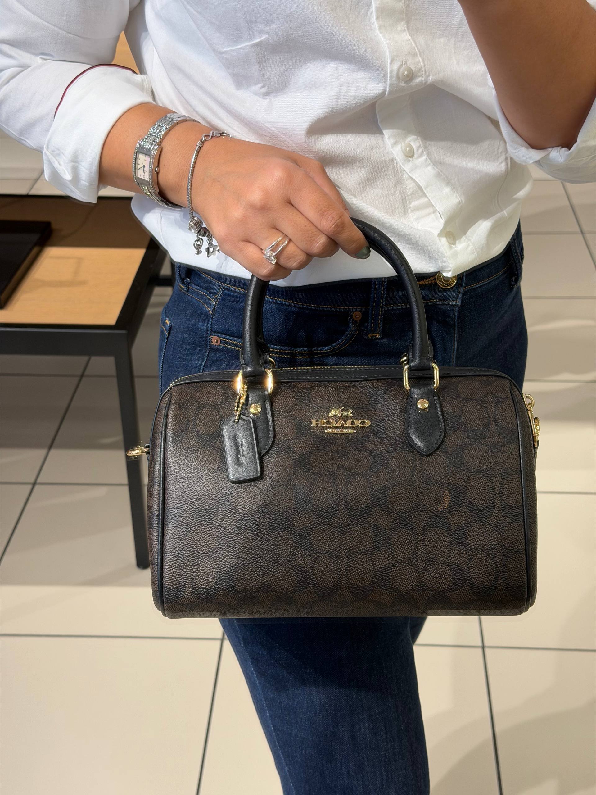 BOLSA DE MÃO COM ALÇA EXTRA